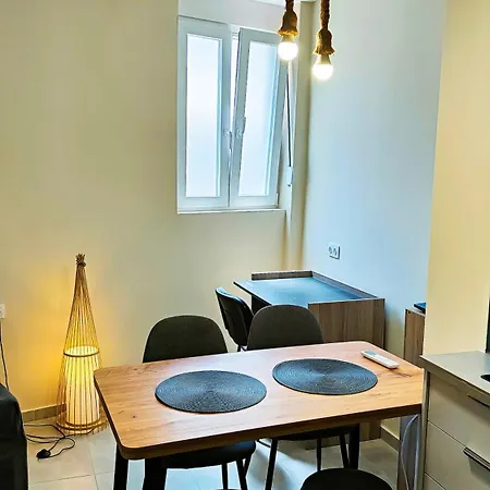 η θάλασσα Stylish Flat With Panoramic Roof Garden